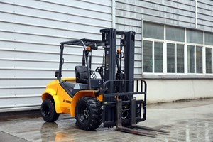 UN Forklift FD25T-C2JM1